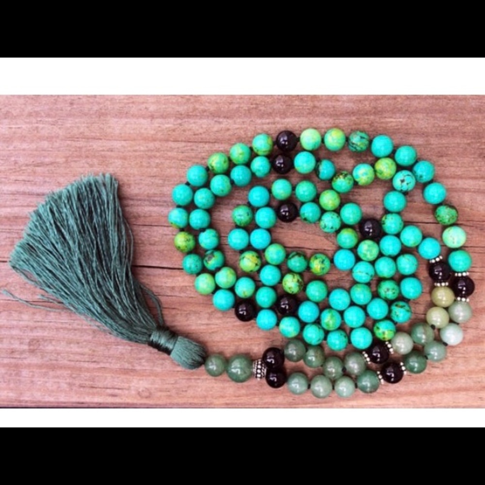 Green howlite, aventurine d black onyx tassel necklace